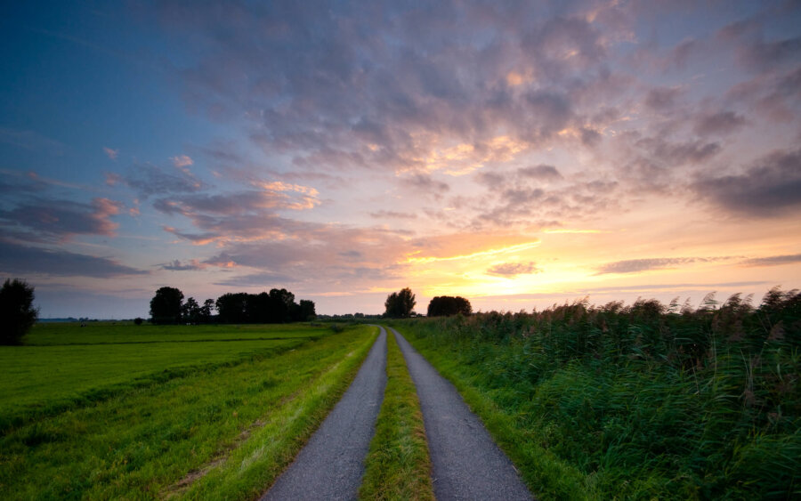 The path, between the river and the meadows, on the Donkse Laagte.