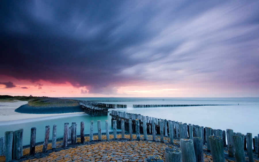 Long exposure photo of the Killetje off the coast of Breskens and Nieuwesluis.