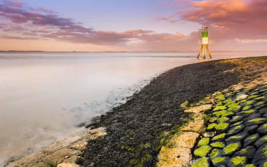 A beacon in the Westerschelde with the last evening light, near Walsoorden.