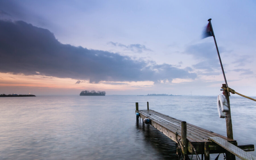 A quiet, calm morning at a jetty on Veluwemeer.