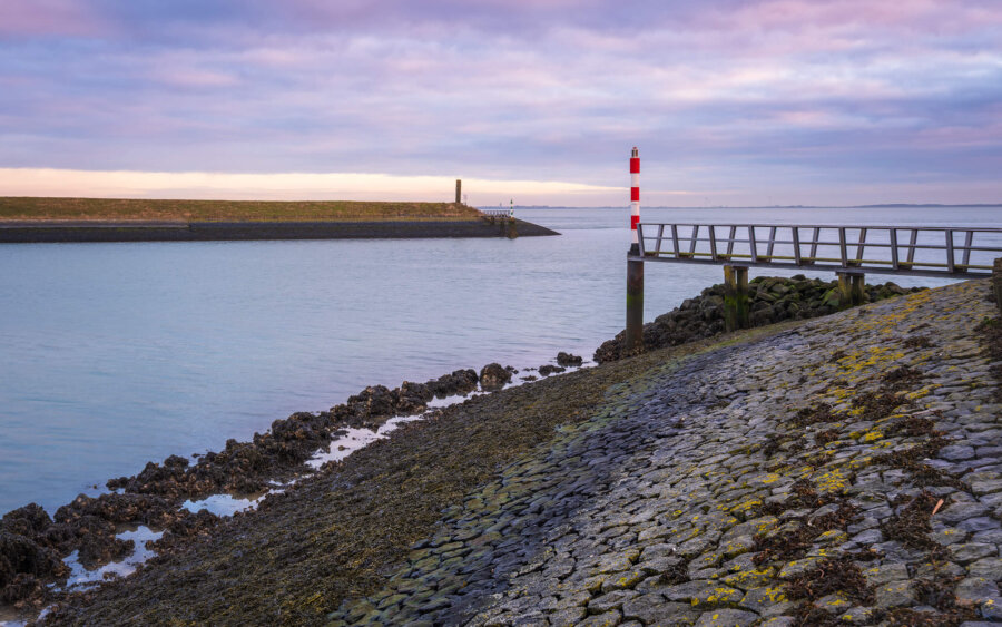 A peaceful sunrise at the breakwater of Kats, on the Oosterschelde.