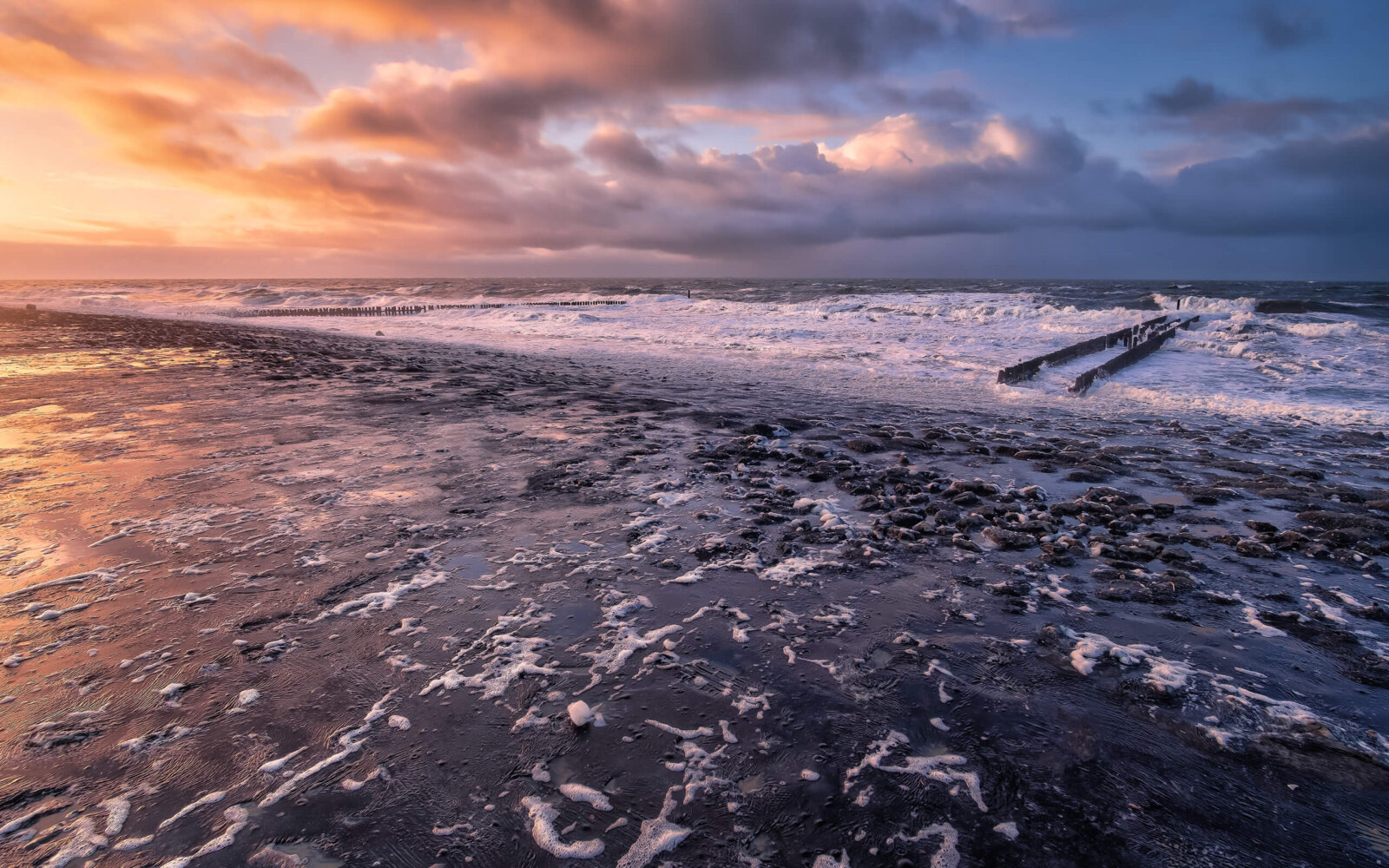 Domburg There was a strong wind, causing the foam to lie everywhere on the dike near Domburg. Everything bathed in beautiful evening light, just before sunset.